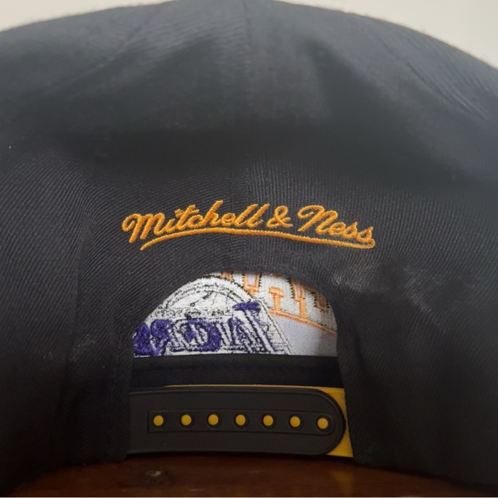 Vintage Lakers Flat Bill Hat - Picture 4 of 4